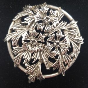 Judy Lee Vintage Silvertone Floral Domed Brooch/Pendant